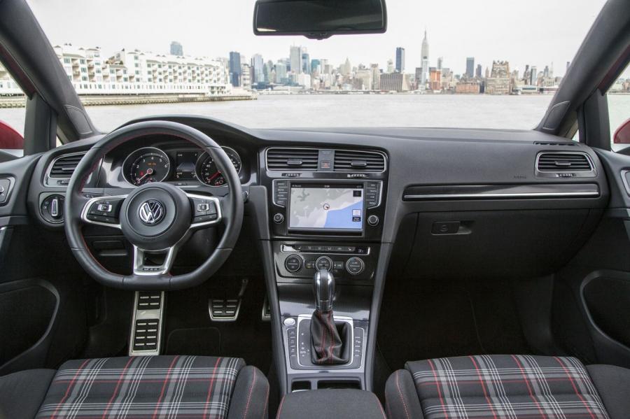  Volkswagen Golf 2015 года  (фото 17 из 27)